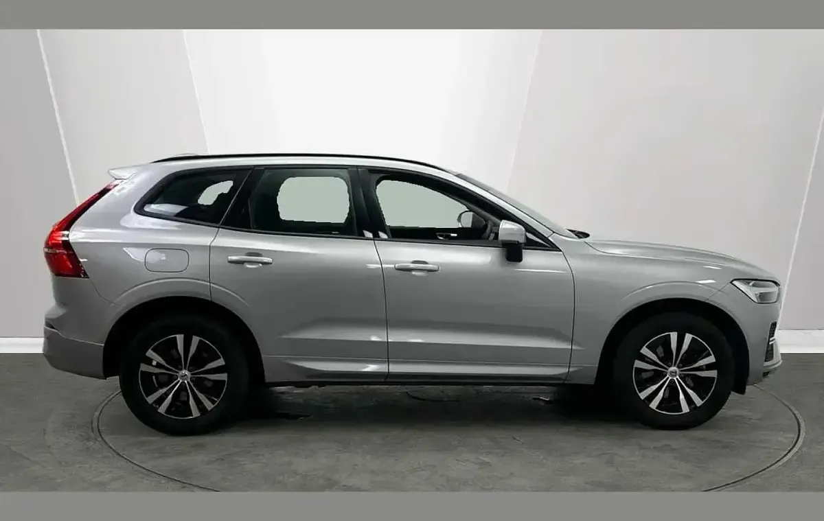 Used Volvo XC60 Core 247 HP (181 kW) 2023 Silver SUV