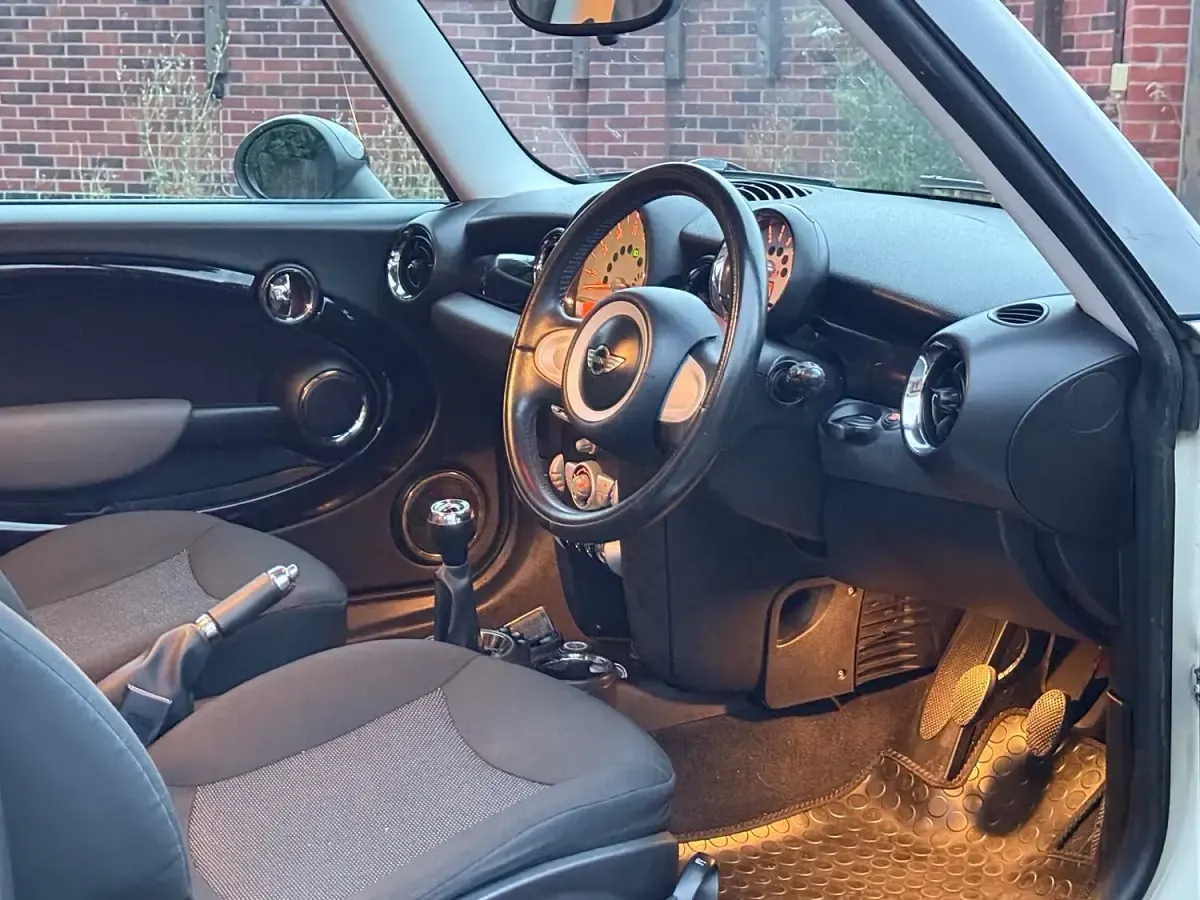 Used Mini ONE Hatch 95 HP (69 kW) 2007 White Hatchback