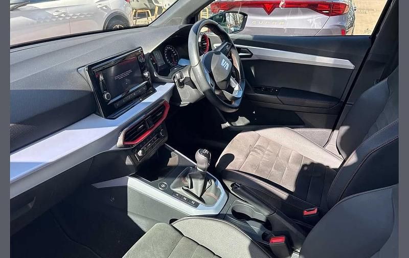 Used Seat Arona FR 108 HP (79 kW) 2023 Blue SUV