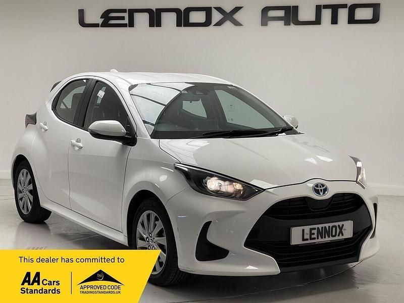 White Used 2023 Toyota Yaris Hybrid Hatchback | £14,990 (Super price) - Image 1/4