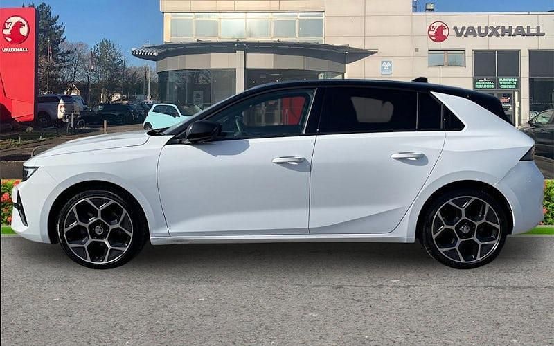 Used Vauxhall Astra Ultimate 131 HP (96 kW) 2024 White Hatchback