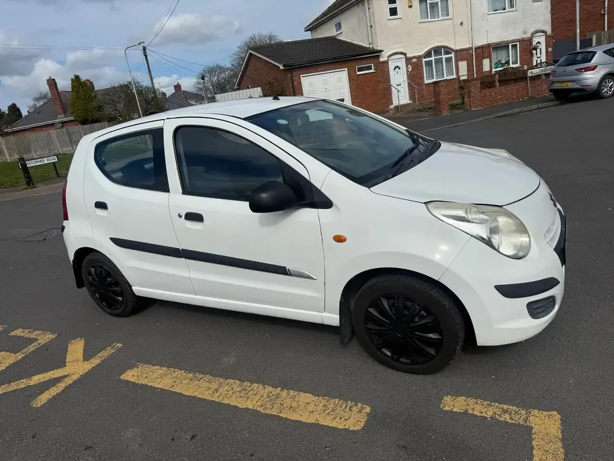 Used Suzuki Alto SZ3 68 HP (50 kW) 2012 White Hatchback