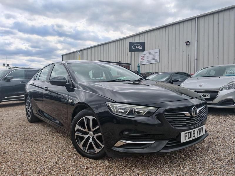 Black Used 2019 Vauxhall Insignia Design Edition Hatchback | £8,295 (Fair price) - Image 1/4