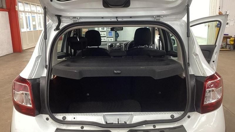 Used Dacia Sandero Lauréate 2014 White Hatchback