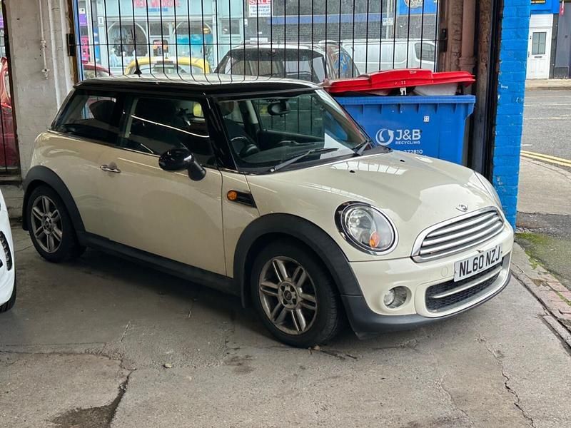 White Used 2010 Mini Cooper D Hatch Hatchback | £2,750 (Fair price) - Image 1/1