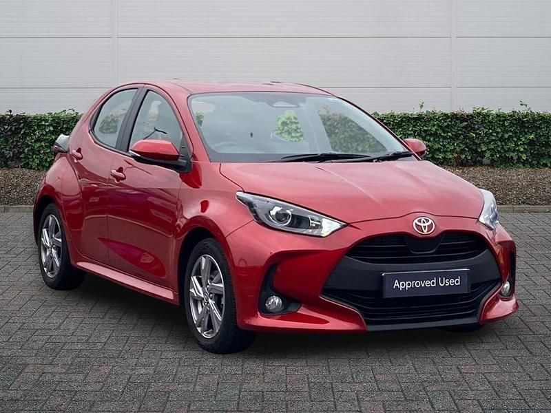 Second-hand Toyota Yaris Hybrid 2024 Roșu Hatchback