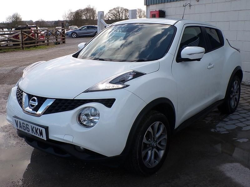 Used Nissan Juke Tekna 2017 White SUV