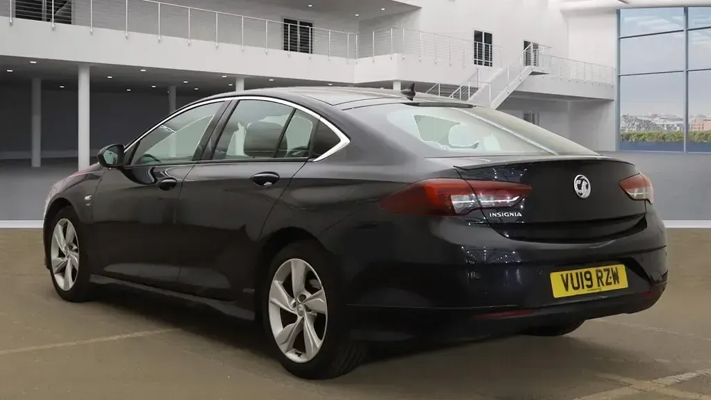 Used Vauxhall Insignia SRi 165 HP (121 kW) 2019 Black Hatchback