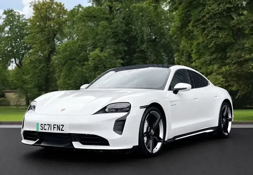 Usado Porsche Taycan Performance Package 500 kW (680 HP) 2021 Branco Sedan
