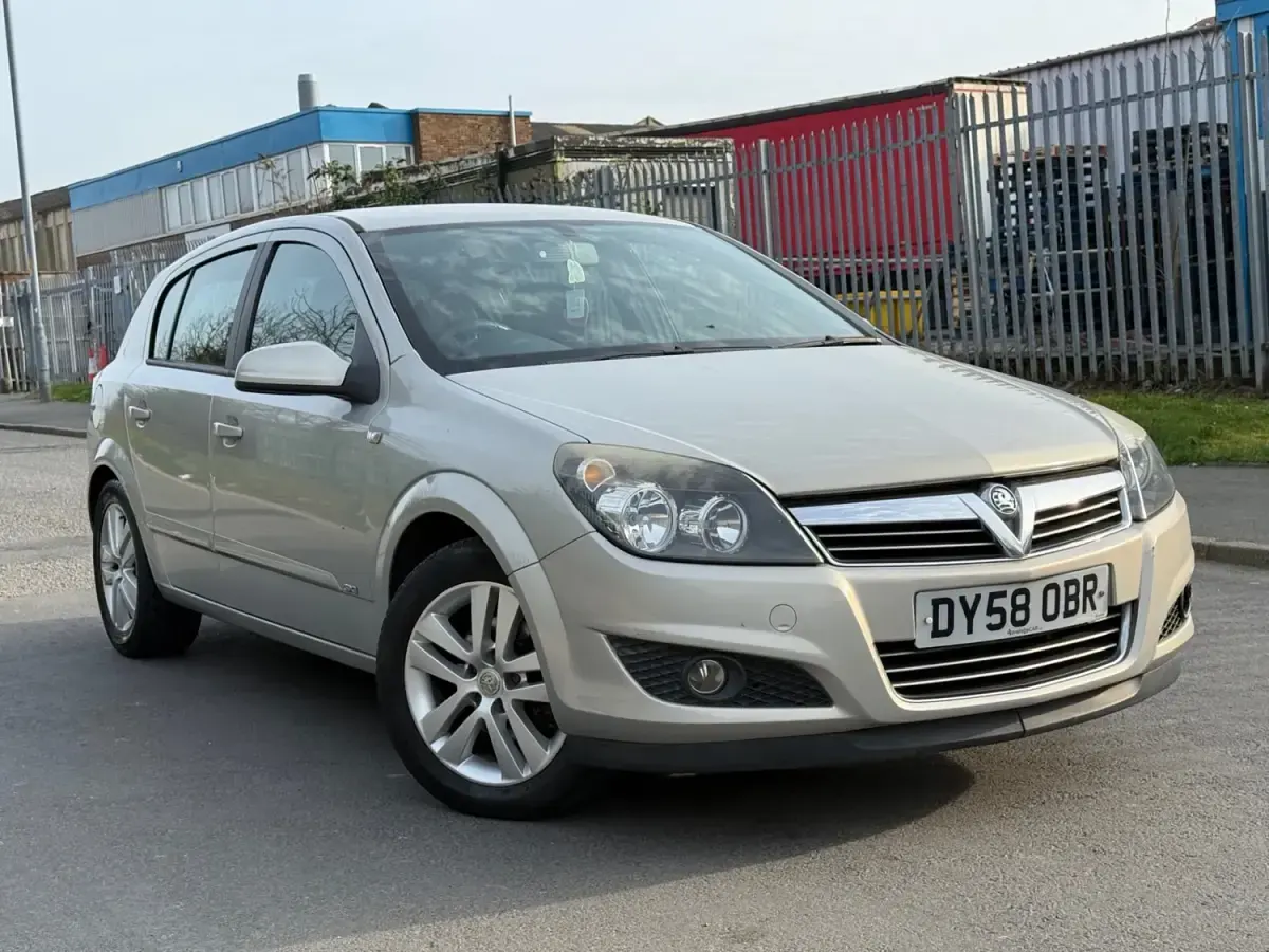 Używany Vauxhall Astra 115 KM (84 kW) 2008 Beżowy Hatchback