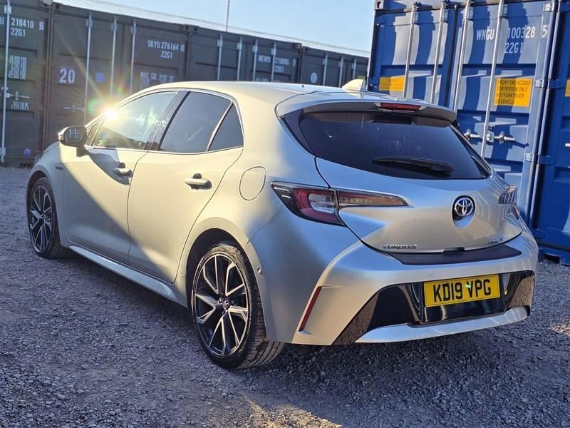 Used Toyota Corolla 122 HP (89 kW) 2019 Silver Hatchback