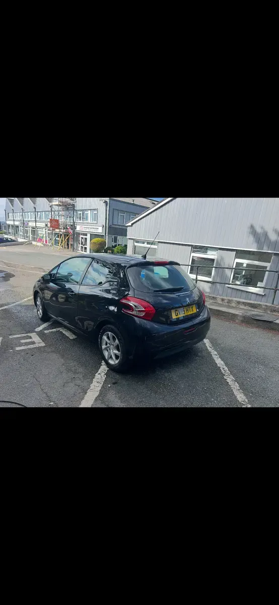 Used Peugeot 208 Active 82 HP (60 kW) 2015 Black Hatchback