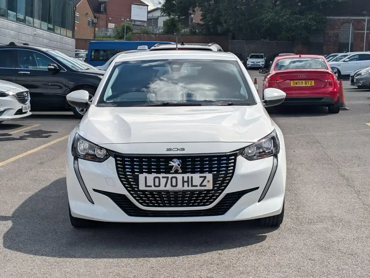 Used Peugeot 208 Allure Premium 102 HP (75 kW) 2021 White Hatchback