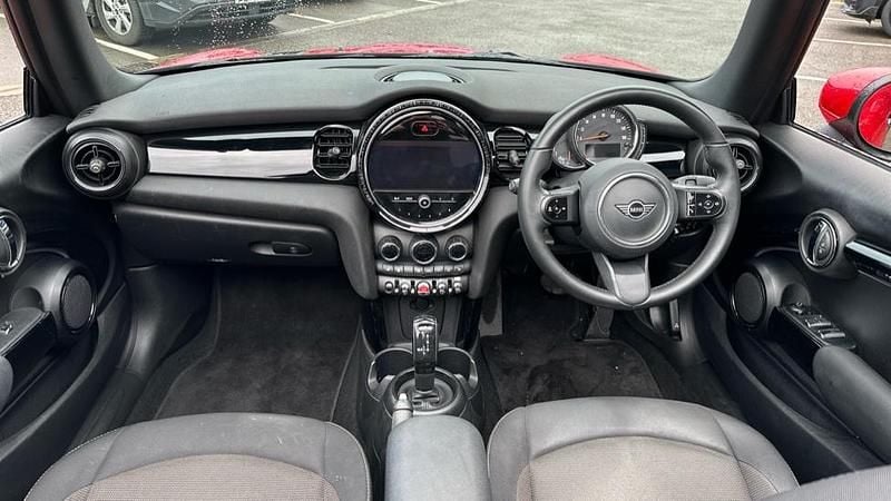 Used Mini Cooper Classic 134 HP (98 kW) 2022 Red Hatchback