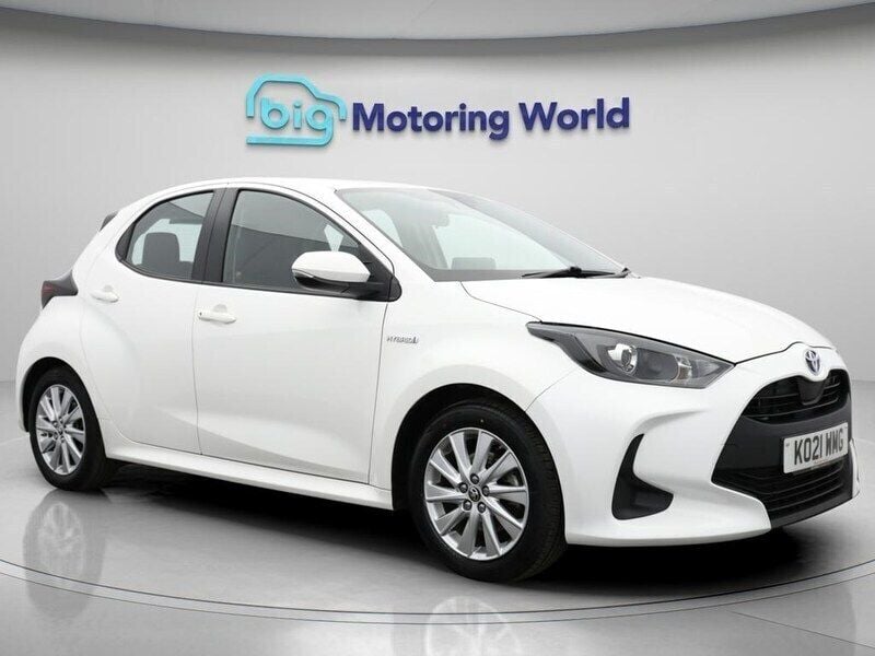 White Used 2021 Toyota Yaris Hybrid Hatchback | £12,700 (Good price) - Image 1/4