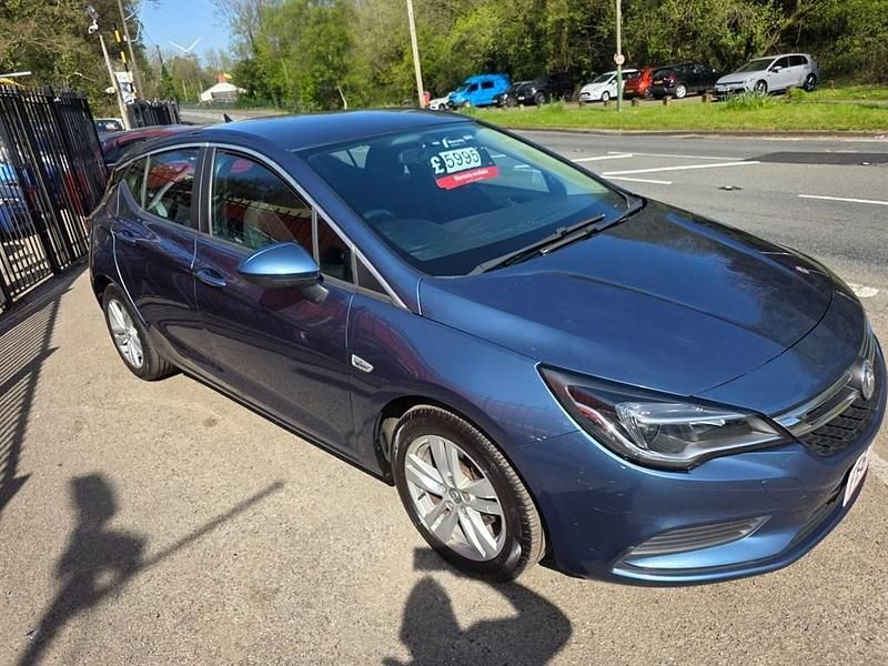 Second-hand Vauxhall Astra Design Edition 2017 Albastru Hatchback