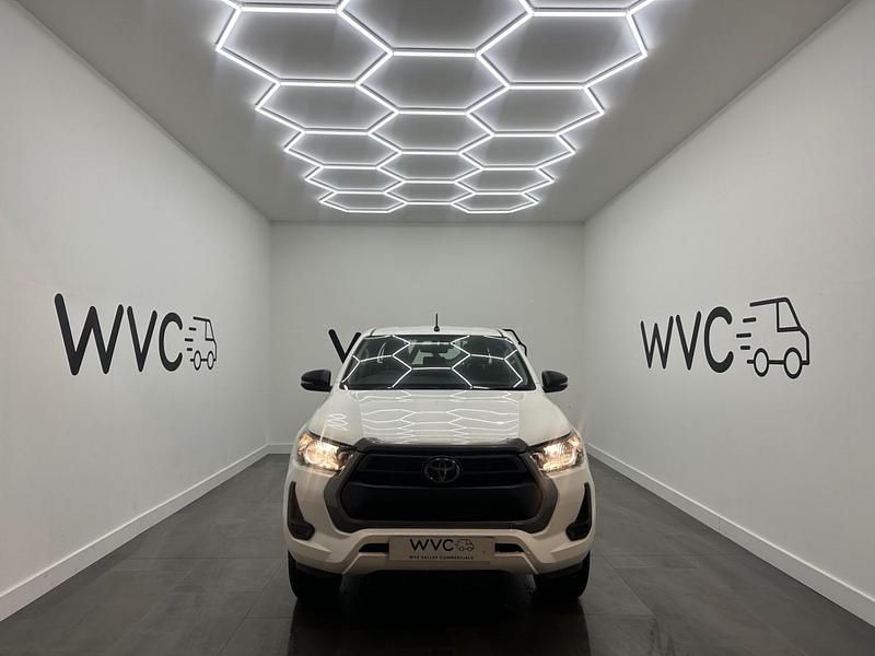 Used Toyota HiLux Active 150 HP (110 kW) 2021 White Pickup