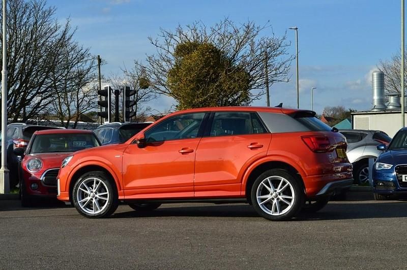 Begagnad Audi Q2 S-Line 116 HK (85 kW) 2018 Orange SUV
