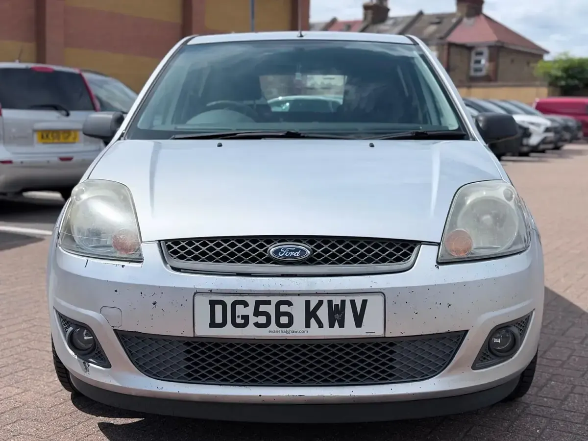Used Ford Fiesta Zetec 80 HP (58 kW) 2006 Silver Hatchback