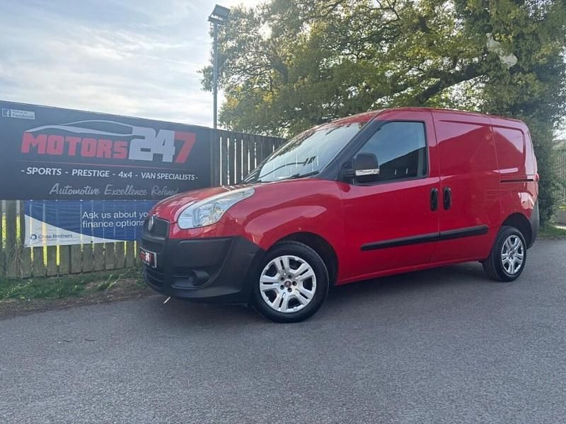 Used Fiat Doblò 90 HP (66 kW) 2013 Red MPV