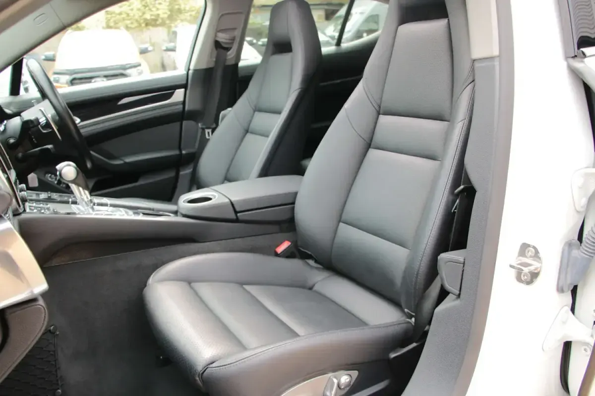 Used Porsche Panamera 300 HP (220 kW) 2015 White Hatchback