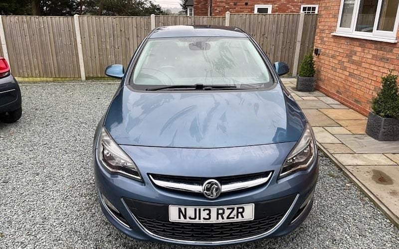 Used Vauxhall Astra Elite 165 HP (121 kW) 2015 Hatchback