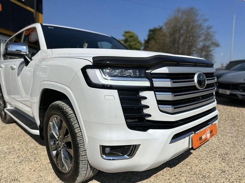 Used Toyota Land Cruiser 309 HP (227 kW) 2024 White