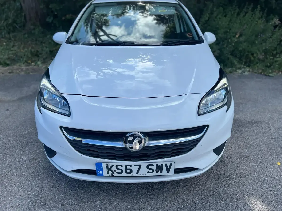 Used Vauxhall Corsa Design Edition 2017 White Hatchback