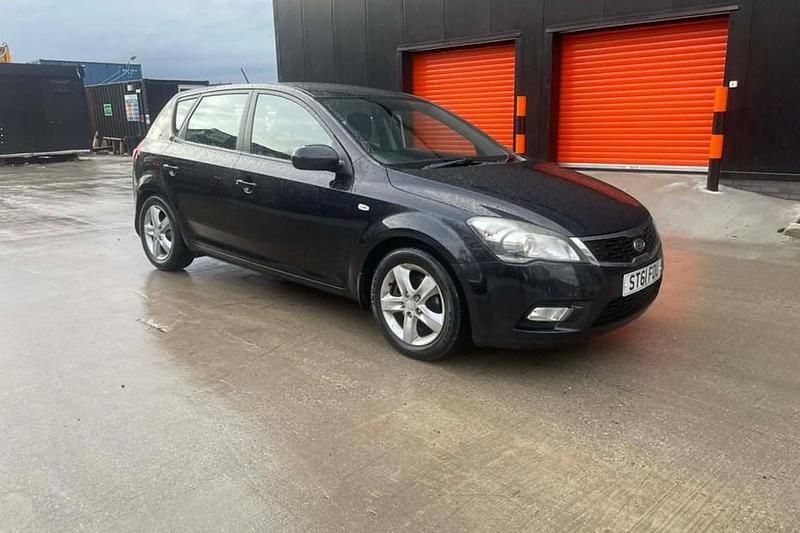 Black Used 2011 Kia Ceed Hatchback | £2,495 (Good price) - Image 1/1