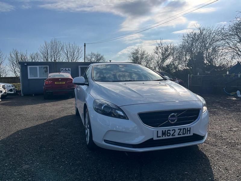 Used Volvo V40 SE Lux 2012 White Hatchback