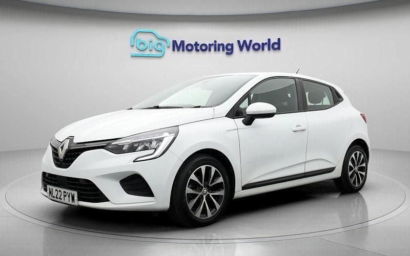 Used Renault Clio V Iconic 90 HP (66 kW) 2022 White Hatchback