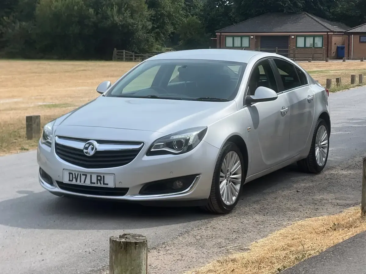 Used Vauxhall Insignia Design Edition 140 HP (102 kW) 2017 Silver Hatchback