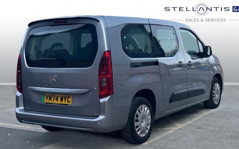 Used Vauxhall Combo Design Edition 100 kW (136 HP) 2024 Blue MPV