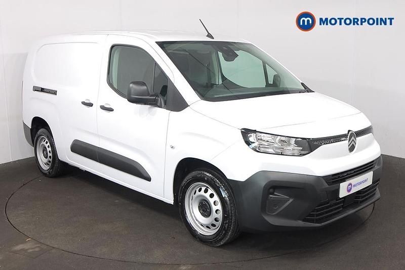 White New 2025 Citroën Berlingo MPV | £17,049 (Good price) - Image 1/4