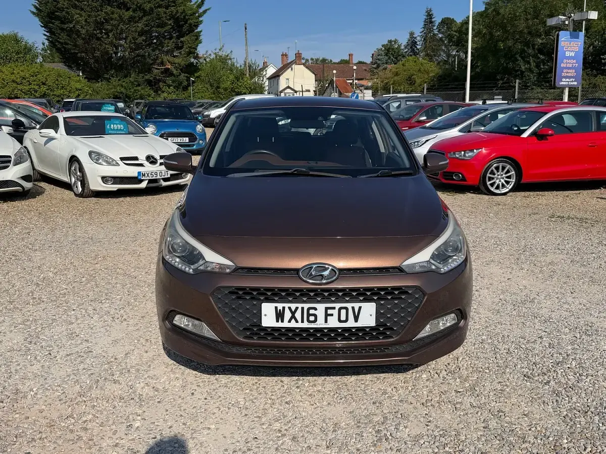 Used Hyundai i20 SE 100 HP (73 kW) 2016 Brown Hatchback