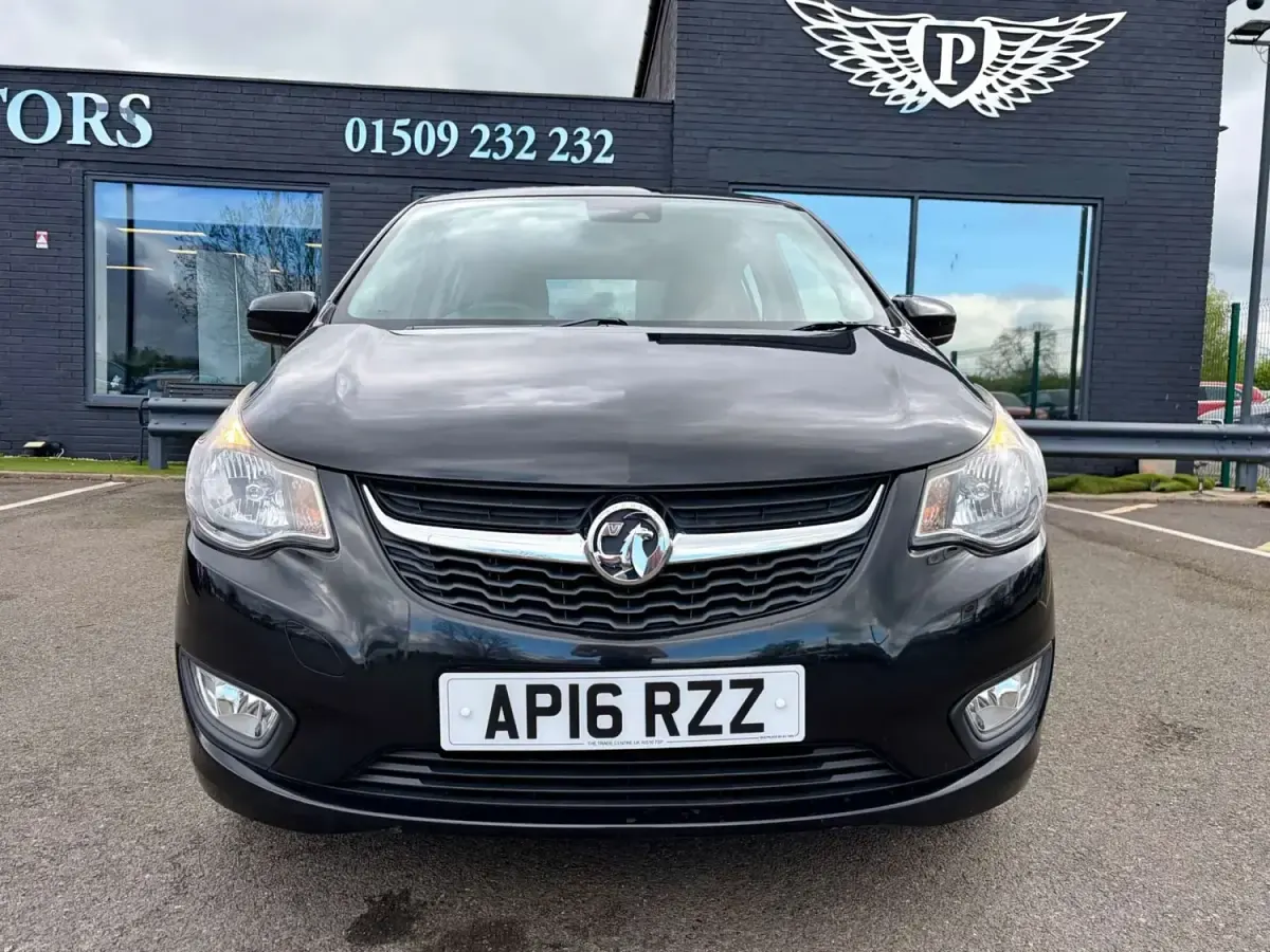 Second-hand Vauxhall Viva 75 CP (55 kW) 2016 Negru Hatchback
