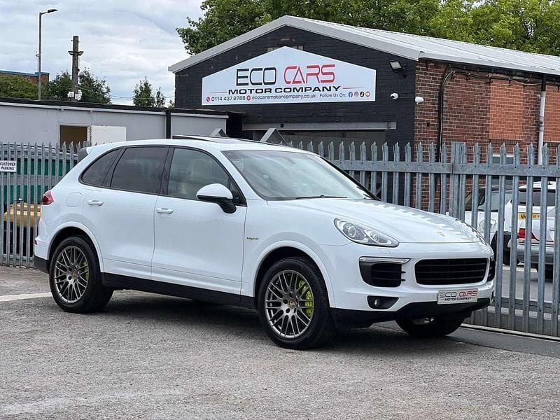 White Used 2016 Porsche Cayenne Platinum Edition SUV | £21,995 (Fair price) - Image 1/4