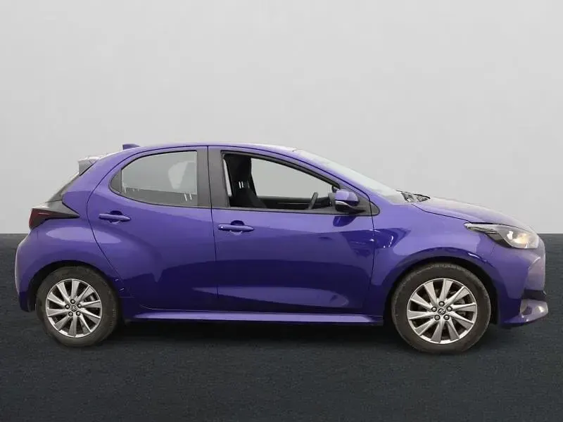 Used Toyota Yaris 114 HP (83 kW) 2023 Blue Hatchback