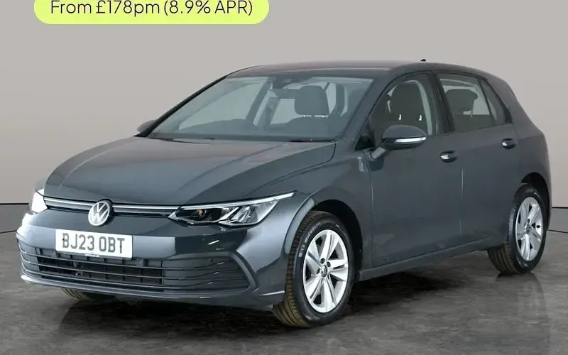 Second-hand VW Golf VIII Life 116 CP (85 kW) 2023 Gri Hatchback
