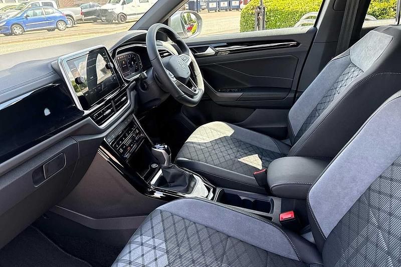 Used VW T-Roc R-line 150 HP (110 kW) 2025 Pyrite silver SUV