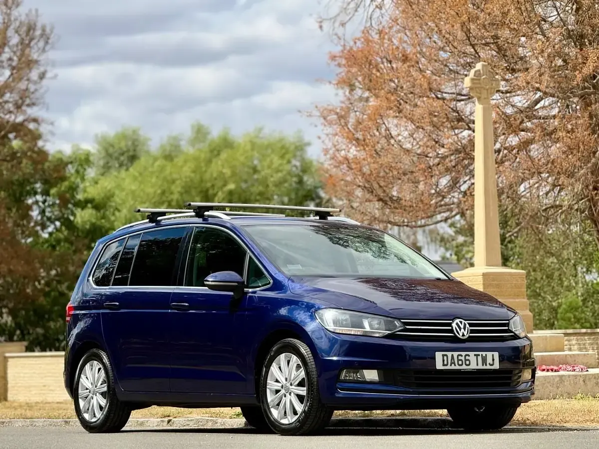 Used VW Touran SEL 190 HP (139 kW) 2016 Blue MPV
