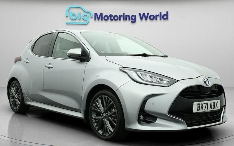 Used 2024 Toyota Yaris Hybrid Hatchback | £17,700 (Good price) - Image 1/4