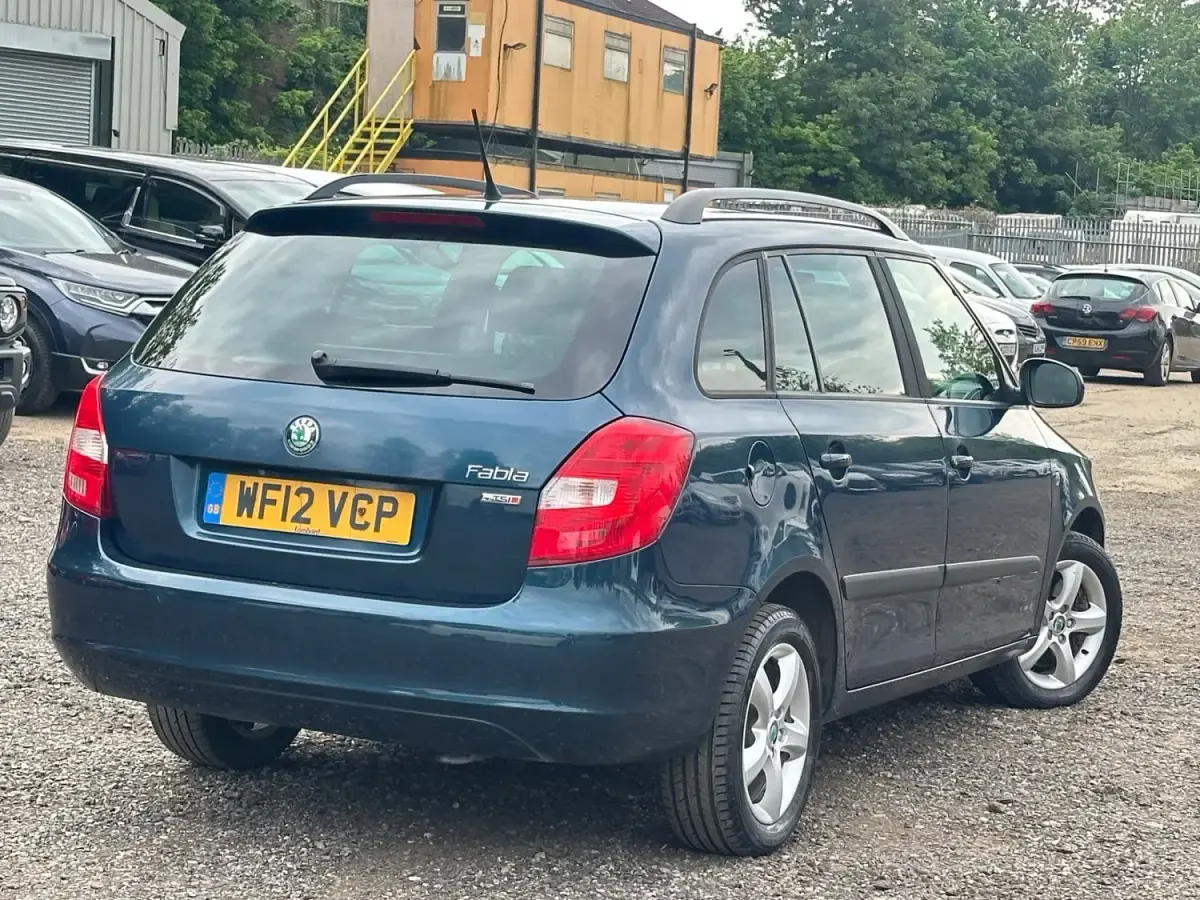 Begagnad Skoda Fabia SE 105 HK (77 kW) 2012 Blå Kombi