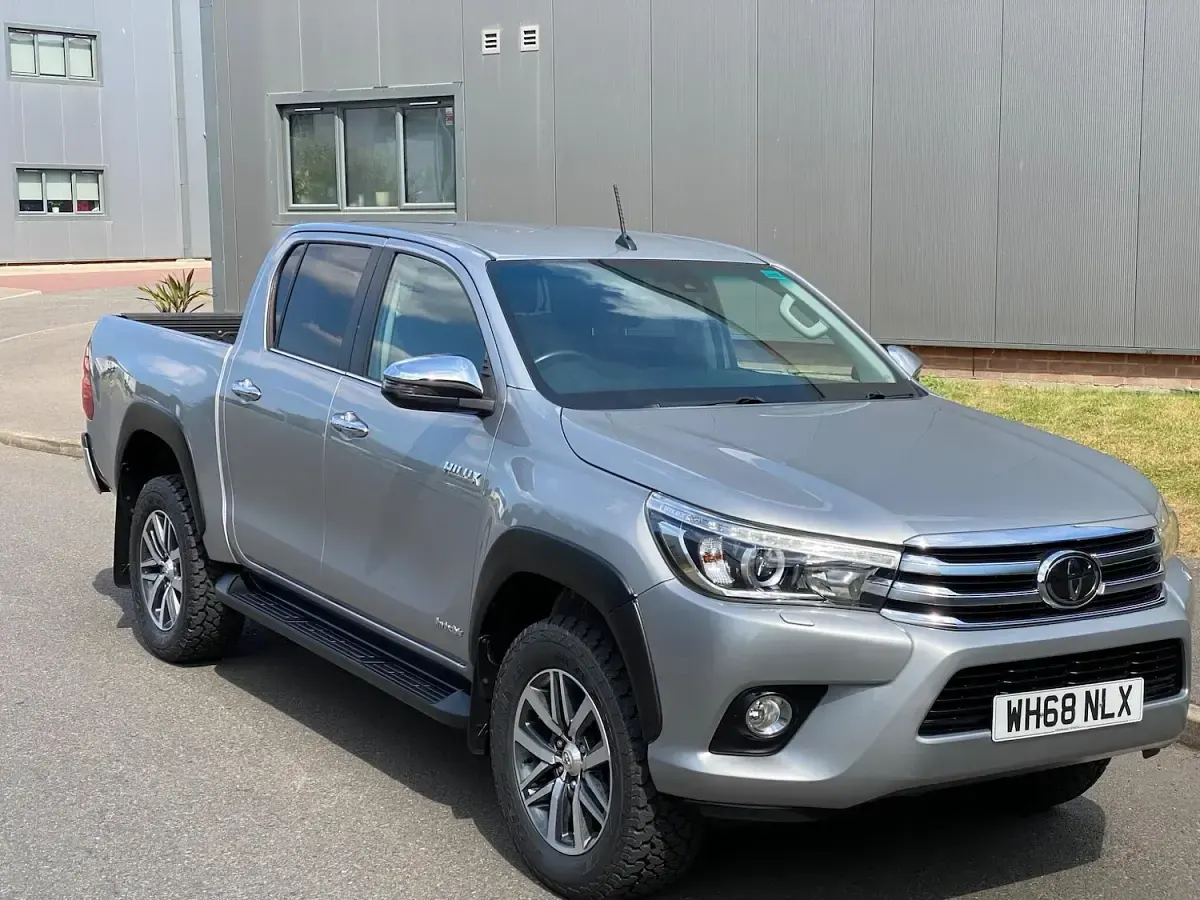 Used Toyota HiLux 150 HP (110 kW) 2019 Silver Pickup