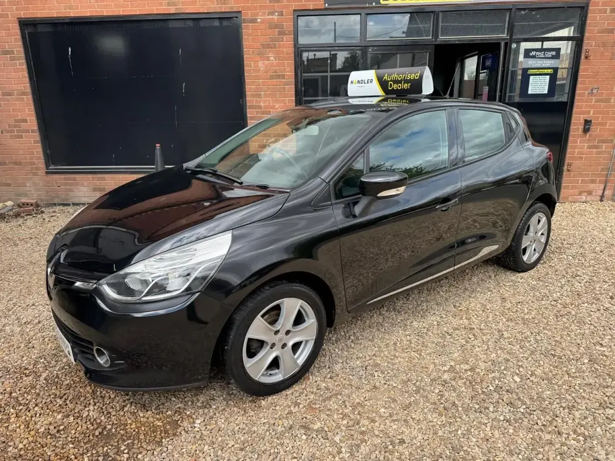 Used Renault Clio Dynamique 90 HP (66 kW) 2015 Black Hatchback
