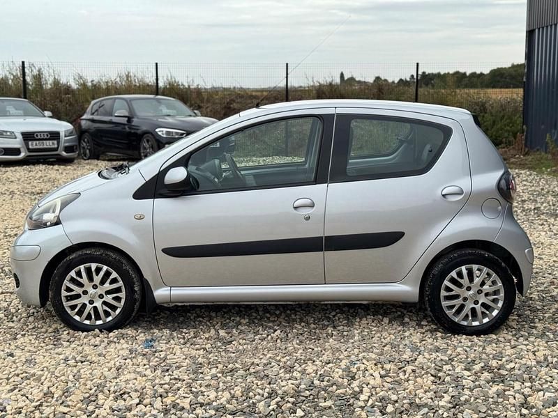 Used Toyota Aygo Platinum 67 HP (49 kW) 2009 Silver Hatchback
