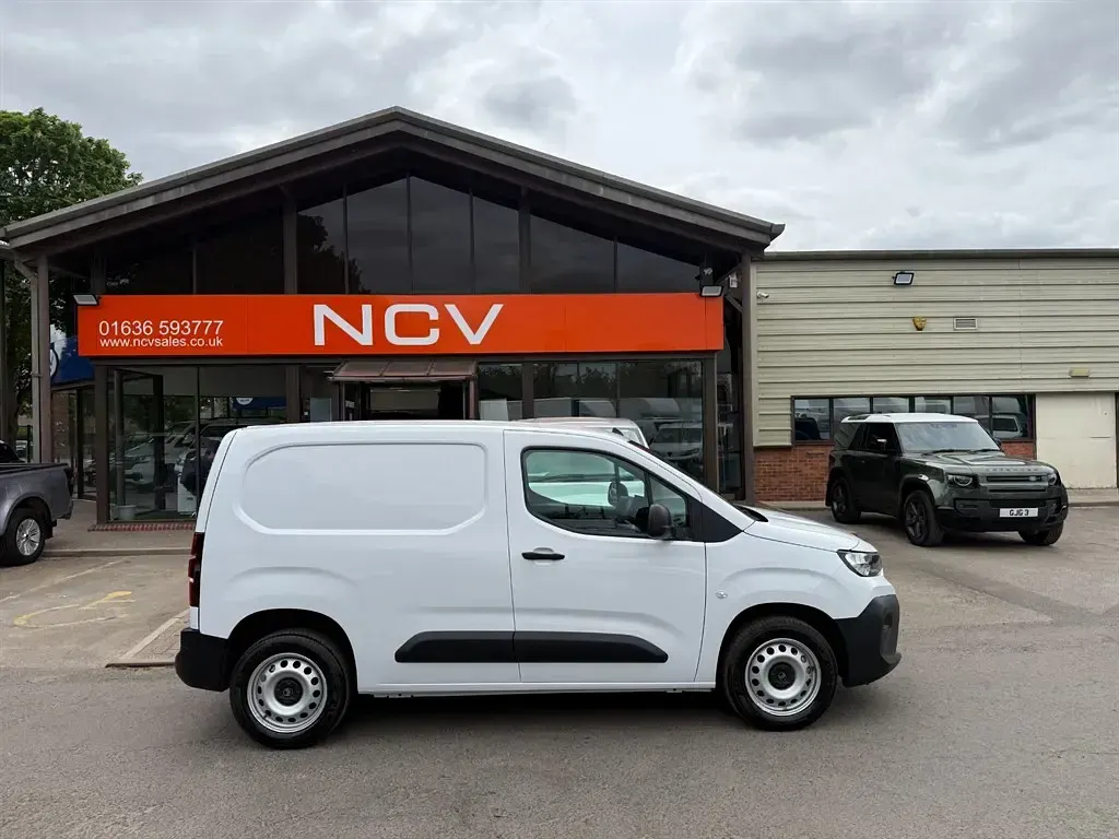 New Citroën Berlingo 100 HP (73 kW) 2025 White MPV