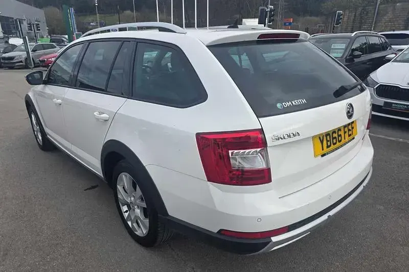 Used Skoda Octavia Scout 4x4 135 HP (99 kW) 2016 White Estate
