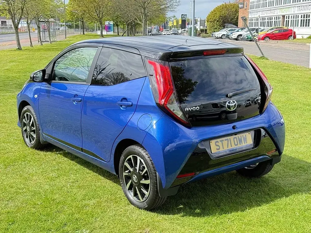 Used Toyota Aygo Trend 71 HP (52 kW) 2022 Blue Hatchback