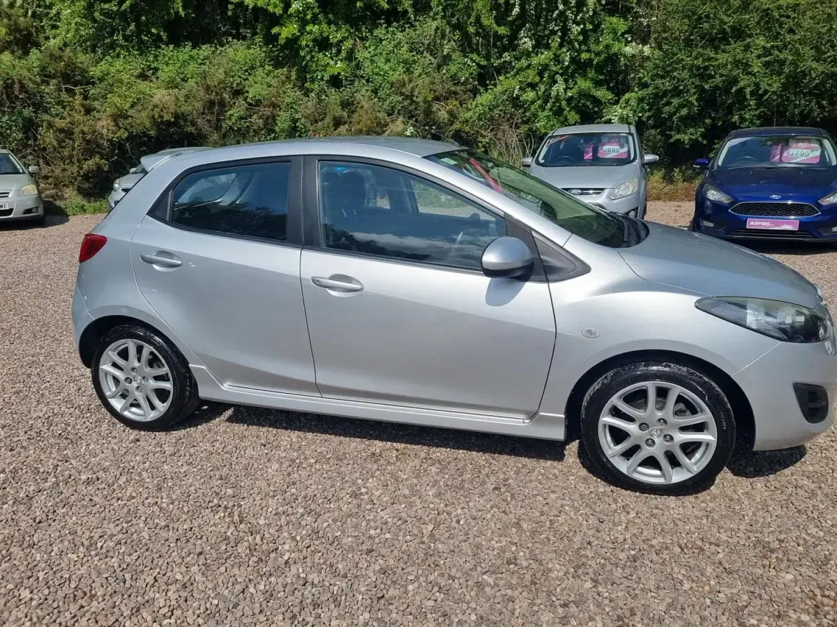 Używany Mazda 2 2011 Srebrny Hatchback